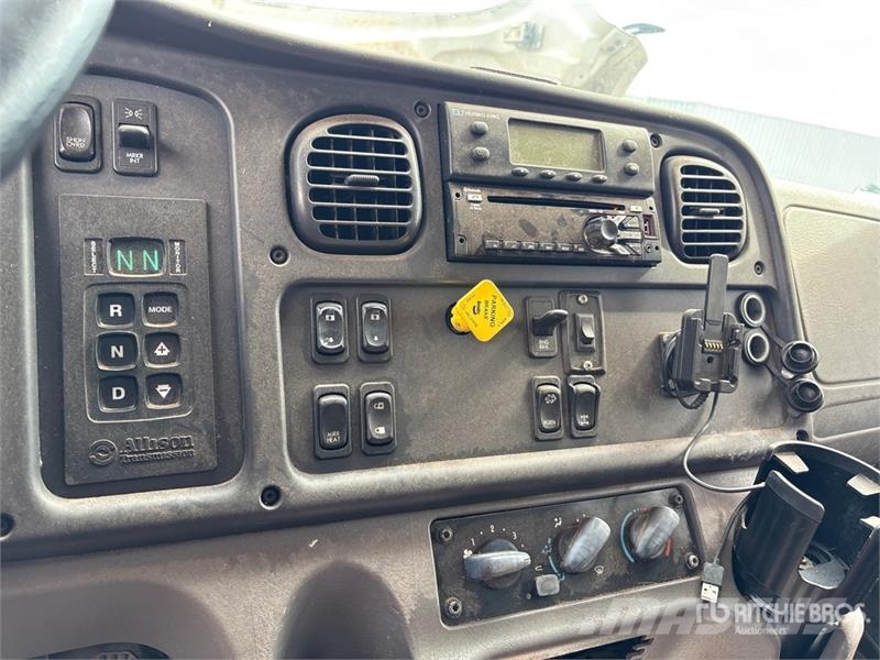 Freightliner M2 106 Kravas automašīnas - refrižeratori