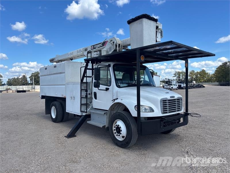 Freightliner M2 106 Auto korvtõstukid