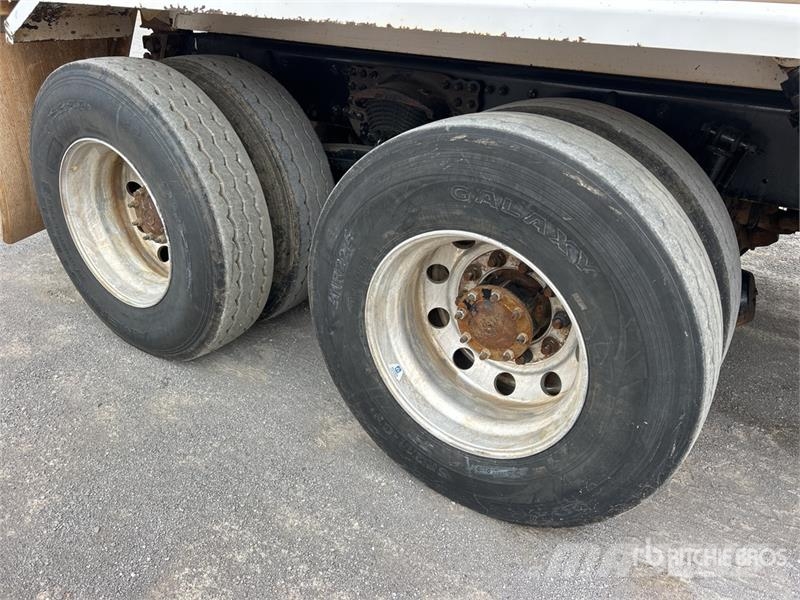 Freightliner M2 106 Camion poubelle