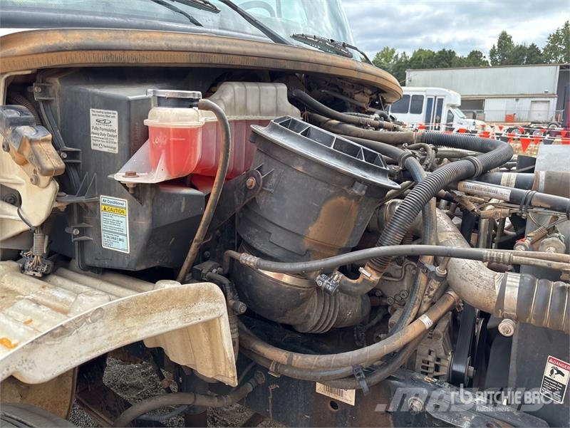 Freightliner M2 106 Camion con sponde ribaltabili