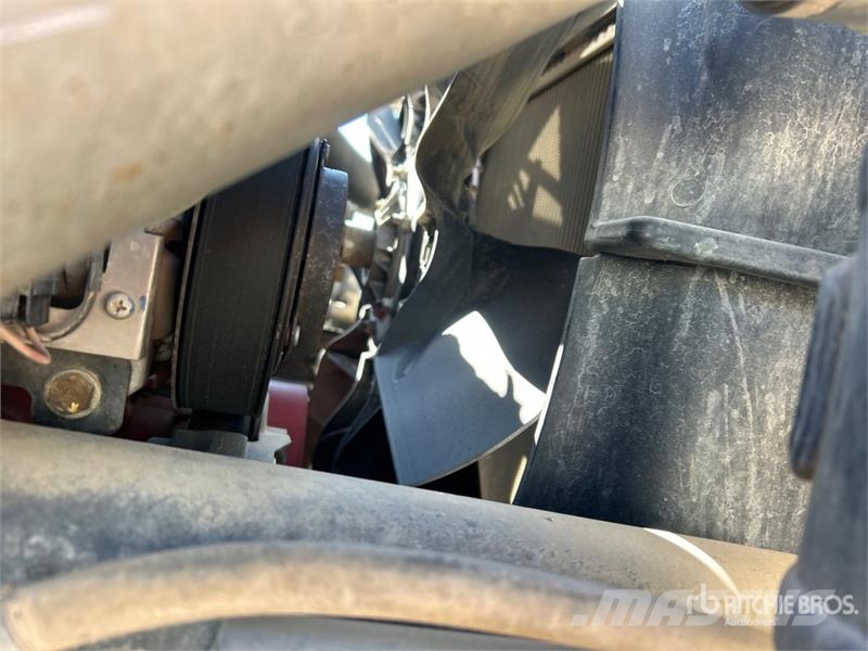Freightliner M2 106 卡車裝載高空作業車
