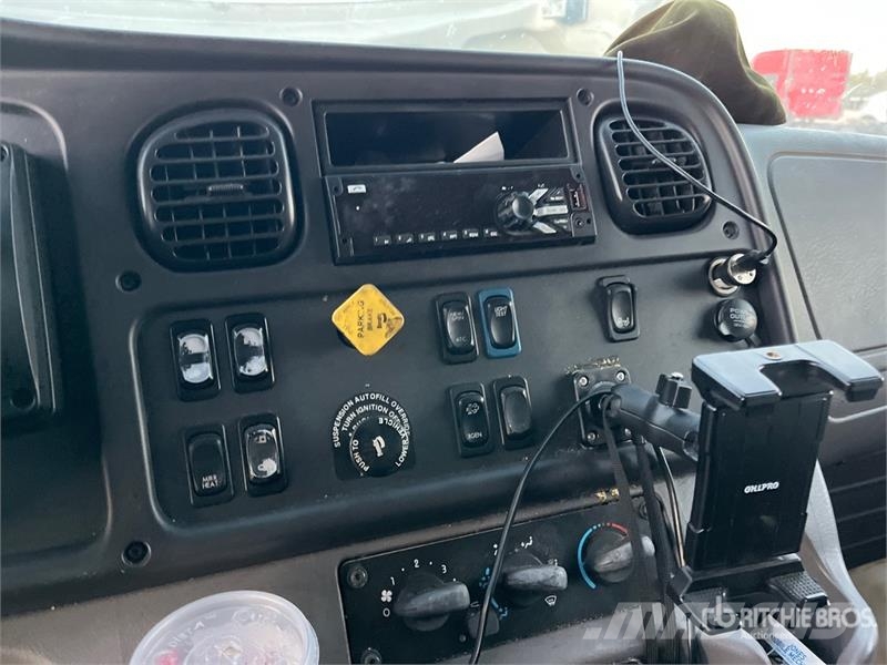 Freightliner M2 106 Фургони