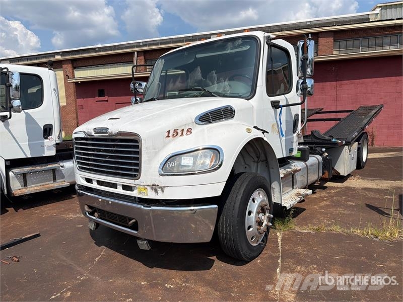 Freightliner M2 106 Autotransporteri