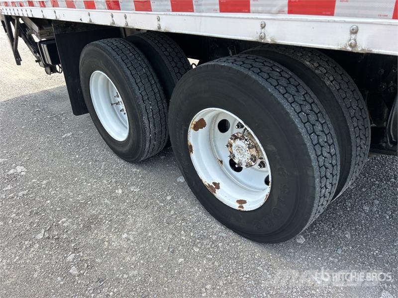 Freightliner M2 106 Furgons