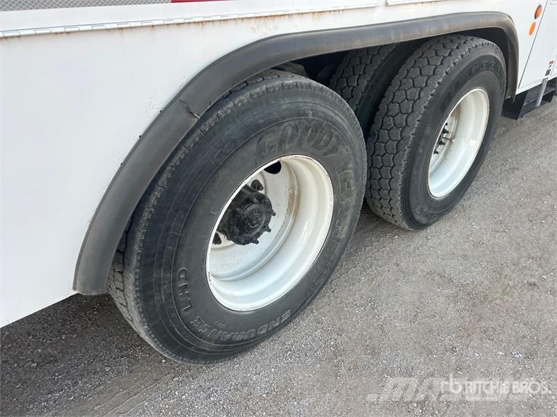 Freightliner M2 106 Pacēlāji uz automašīnas bāzes