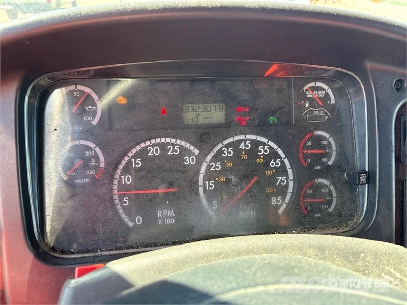 Freightliner M2 106 Temperature controlled trucks