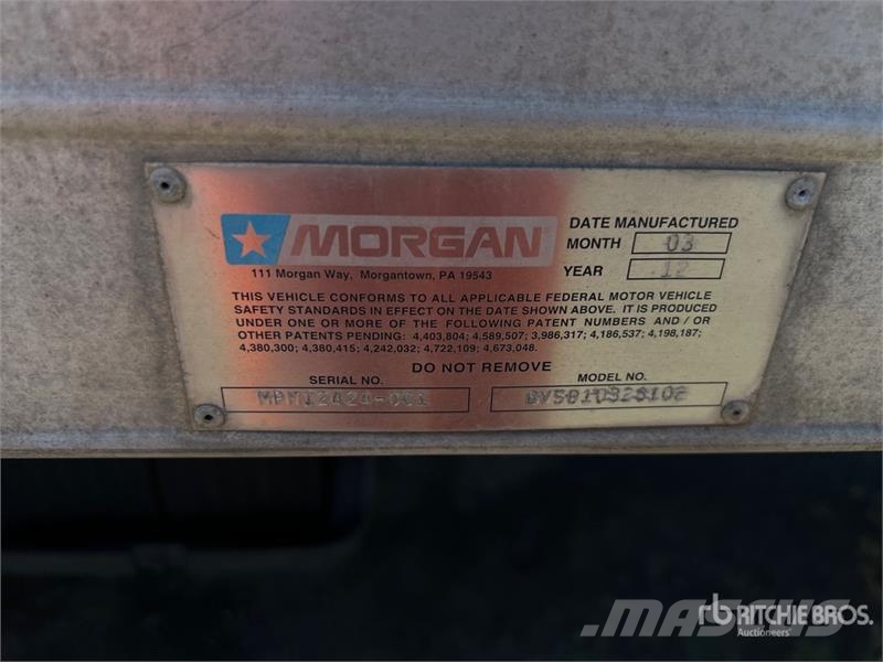 Freightliner M2 106 Camiones con caja de remolque