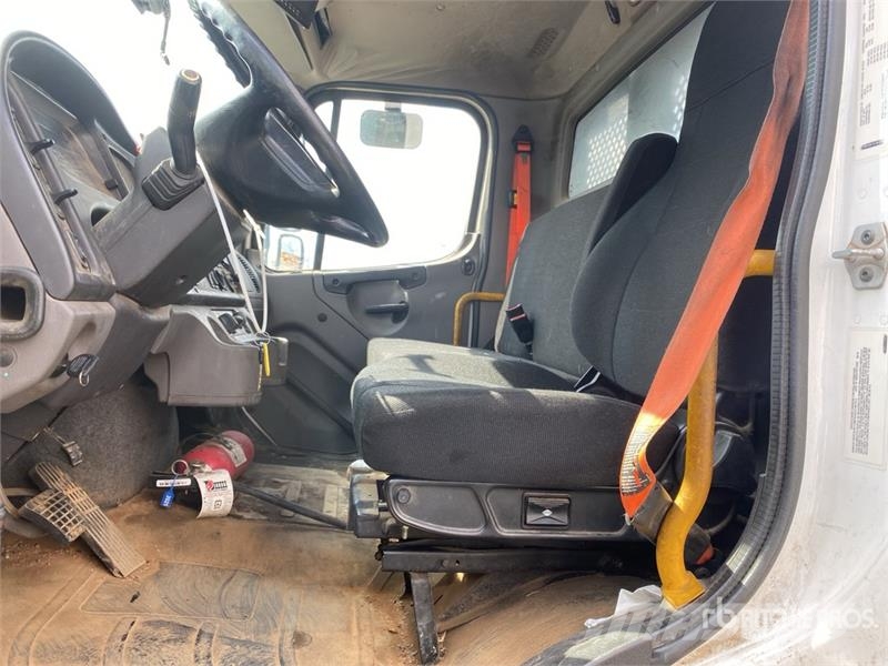 Freightliner M2 106 Caminhões de mesa/dropside