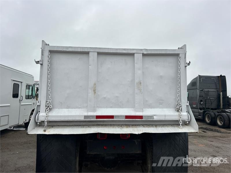 Freightliner M2 106 Camiones bañeras basculantes o volquetes