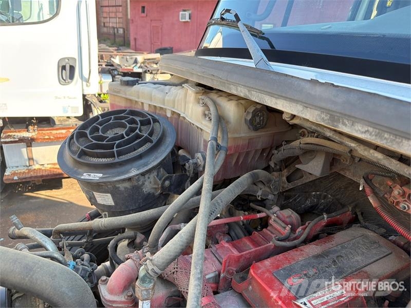 Freightliner M2 106 Camiones portacoches