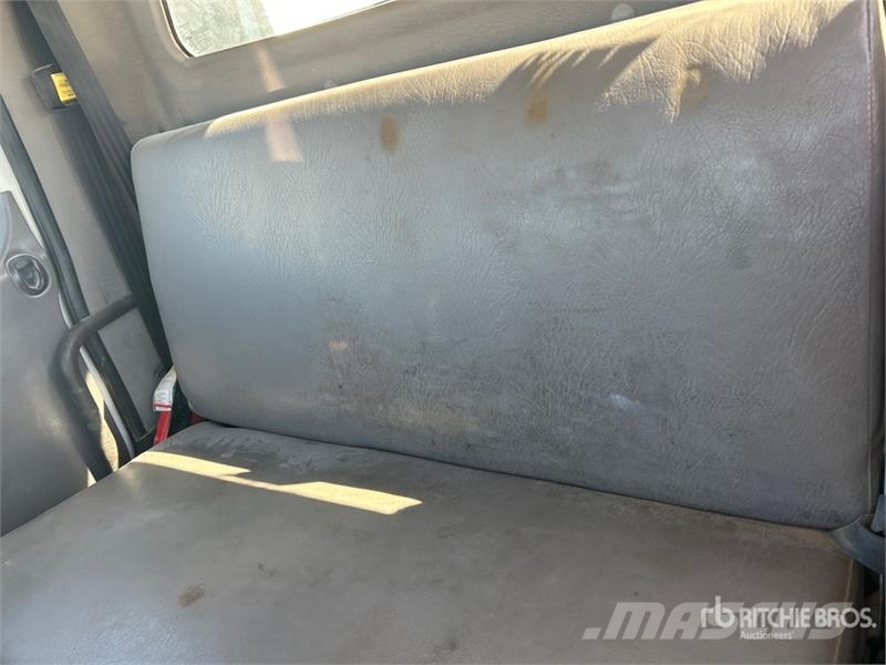 Freightliner M2 106 卡車裝載高空作業車