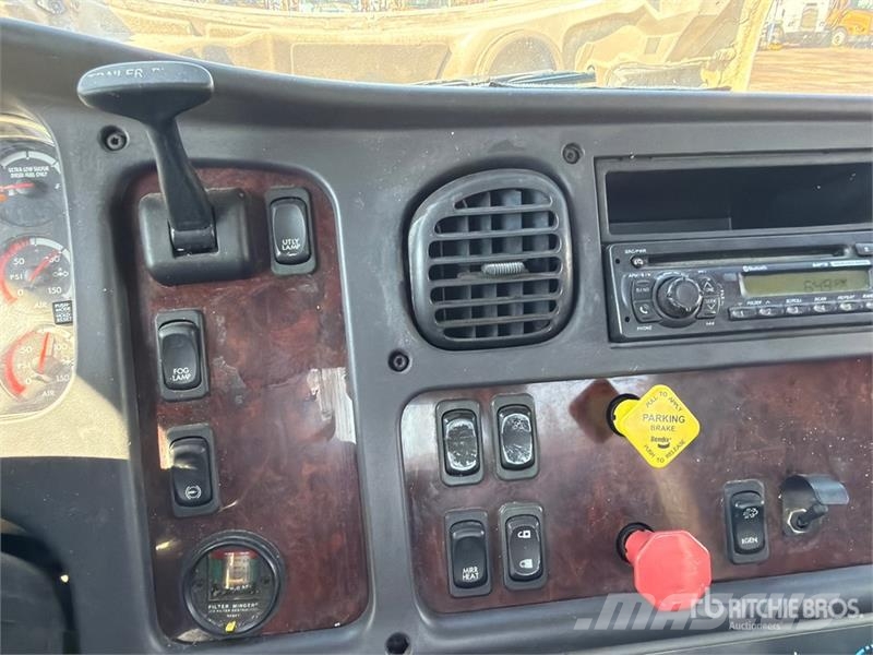 Freightliner M2 106 Camiones portacoches