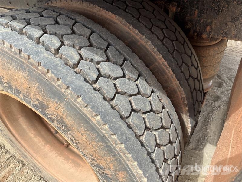 Freightliner M2 106 Camion con sponde ribaltabili