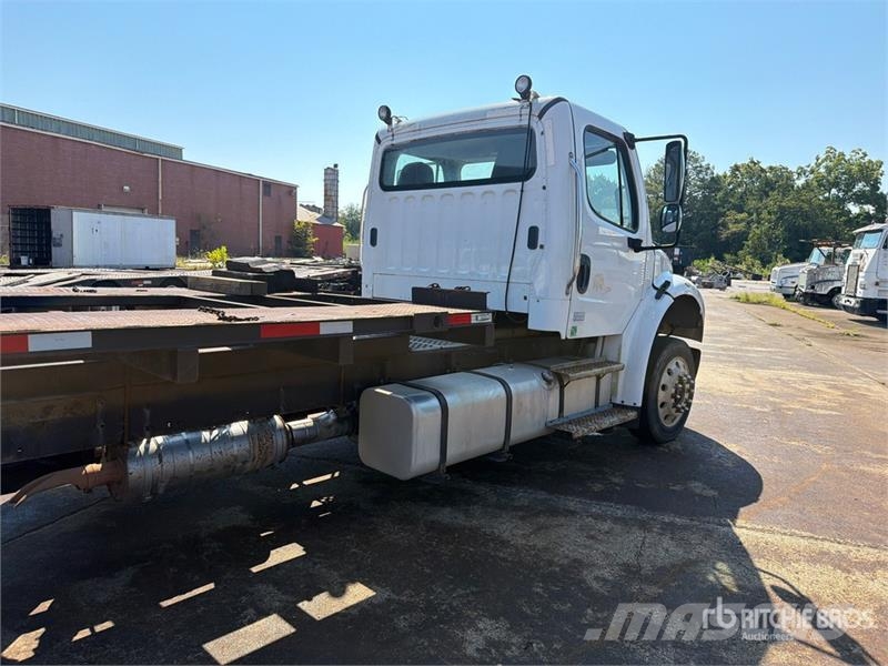Freightliner M2 106 Camiones portacoches