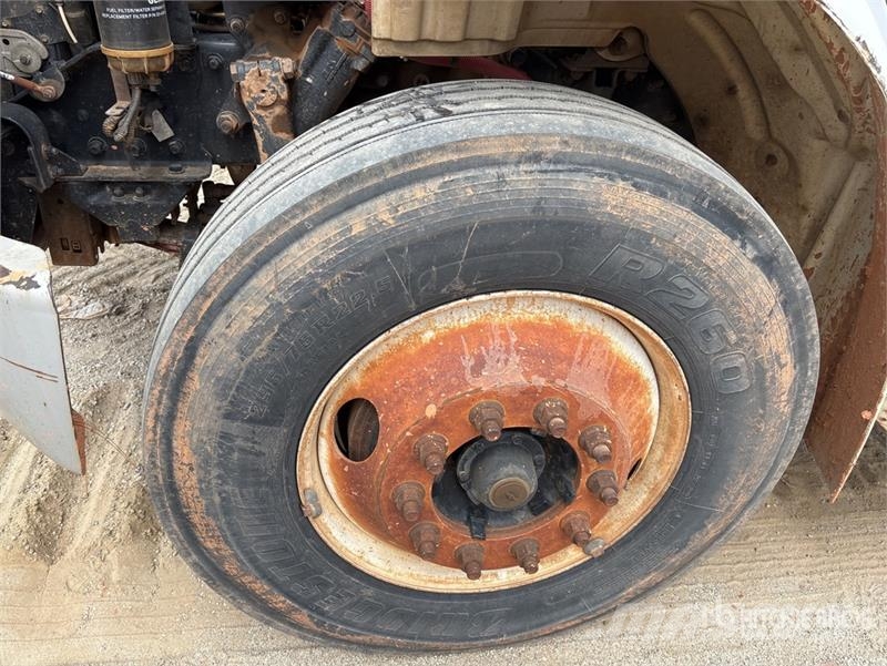 Freightliner M2 106 Camion con sponde ribaltabili
