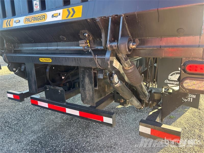 Freightliner M2 106 Furgons