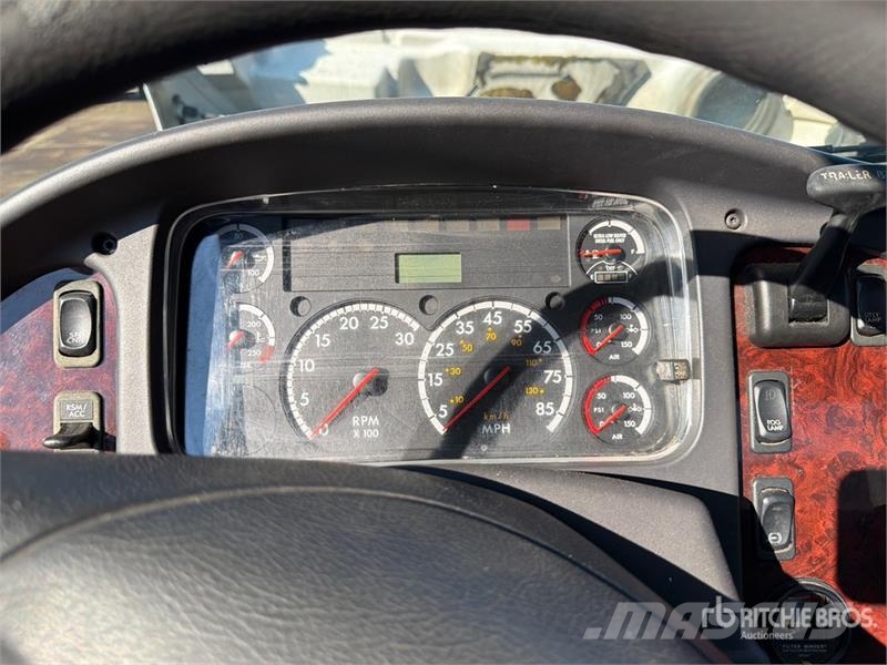 Freightliner M2 106 Camiones portacoches