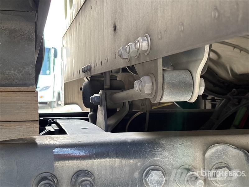 Freightliner M2 106 Isotermos y frigoríficos