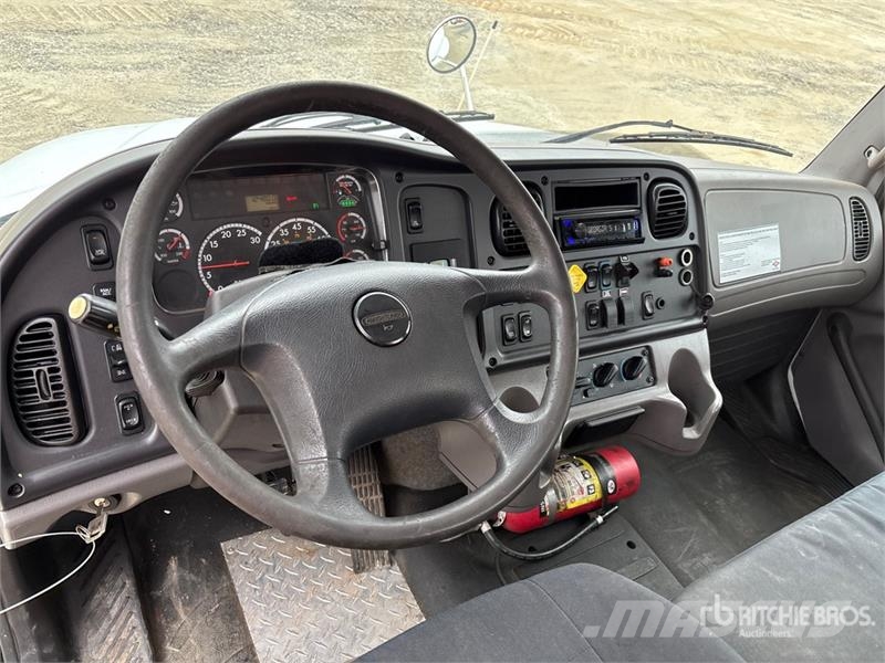 Freightliner M2 106 Autogru