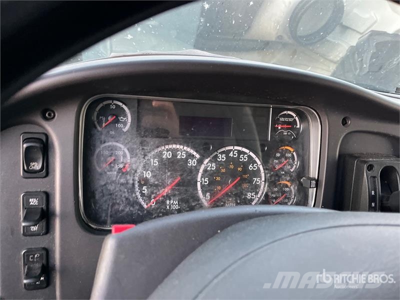 Freightliner M2 106 Фургони