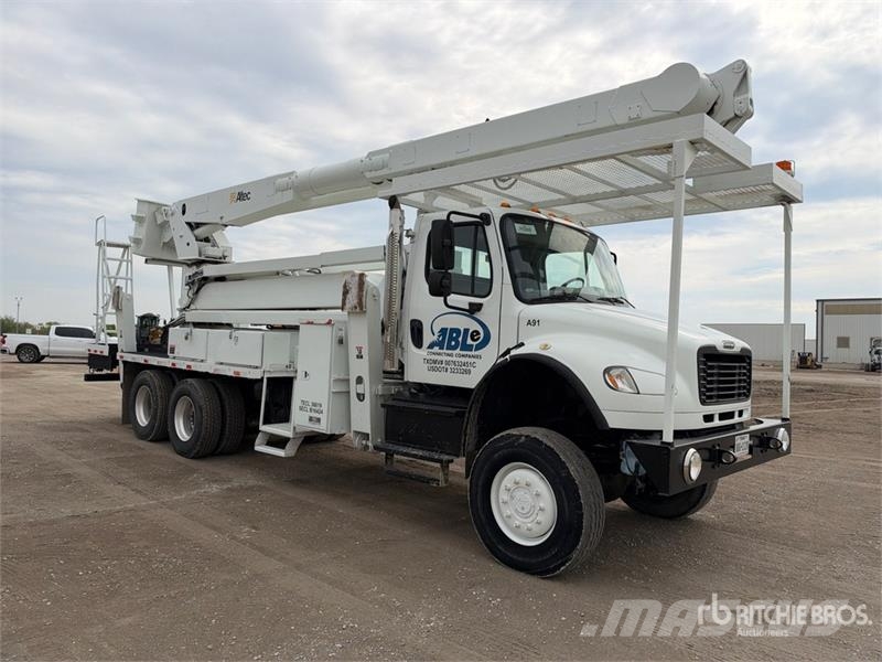 Freightliner M2 106 Teherautóra szerelt emelők és állványok