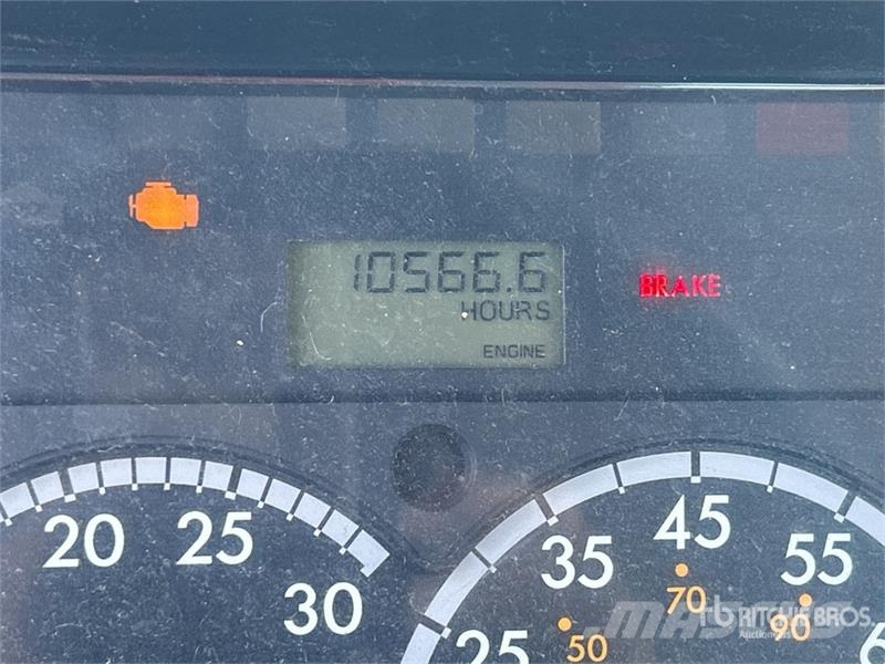 Freightliner M2 106 駕駛室與內部