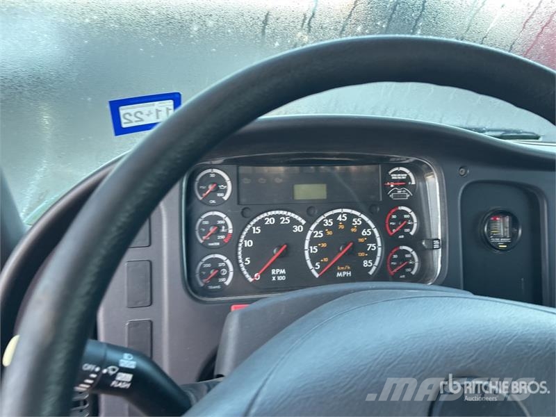 Freightliner M2 106 街路清掃車