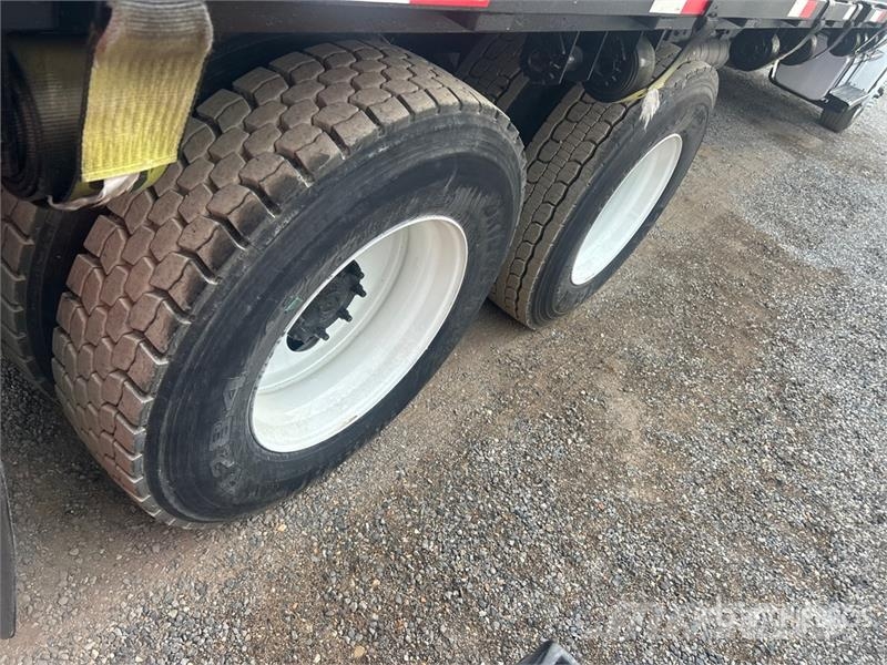 Freightliner M2 106 Flatbed / Dropside trucks