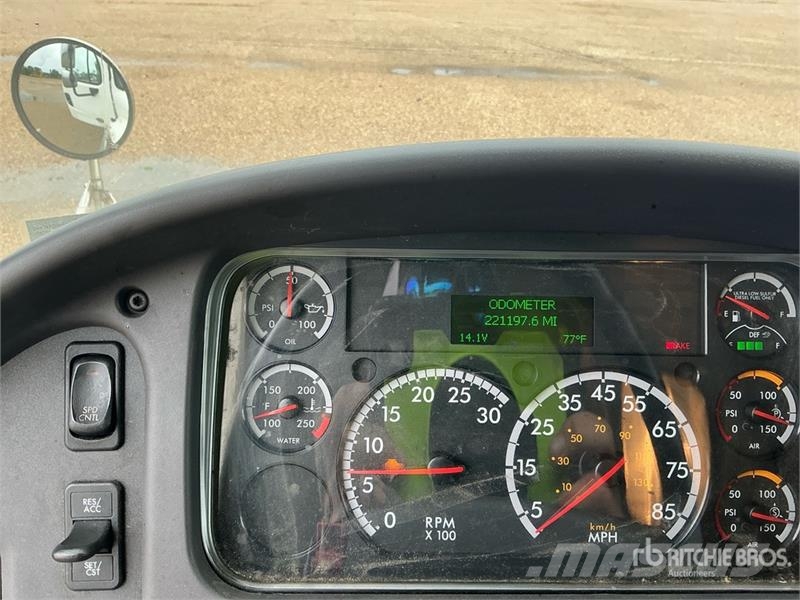 Freightliner M2 106 Грузовики-Рефрижераторы