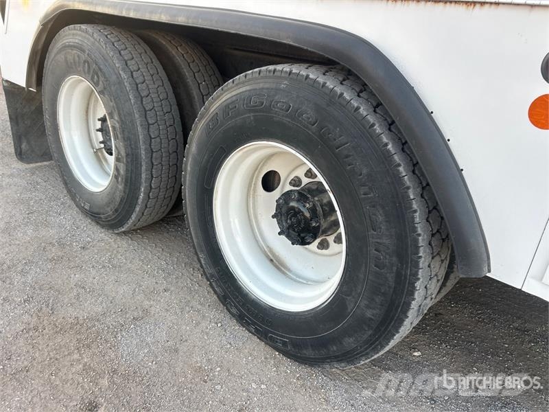 Freightliner M2 106 Pacēlāji uz automašīnas bāzes