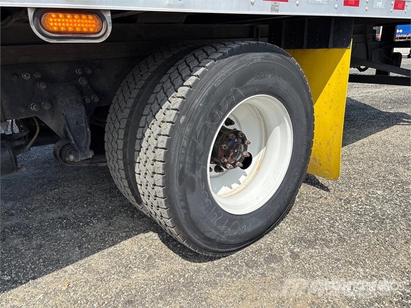 Freightliner M2 106 Isotermos y frigoríficos