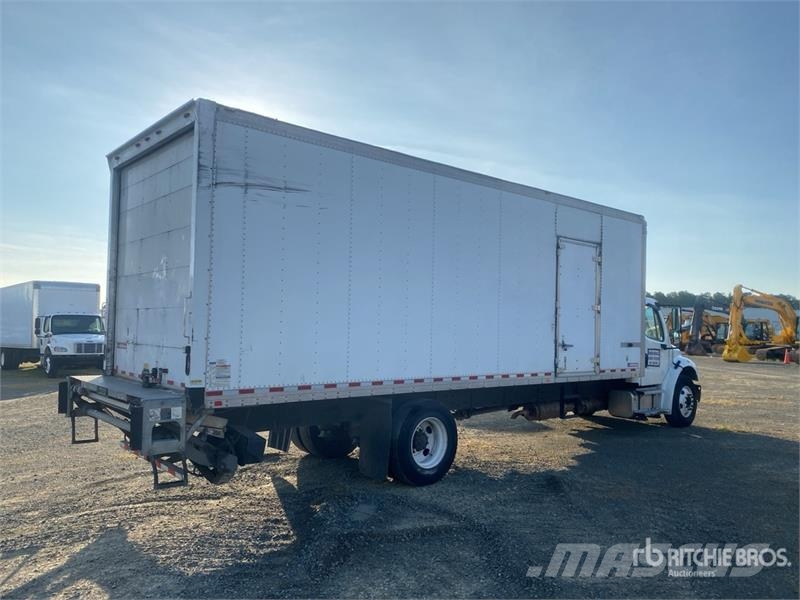 Freightliner M2 106 貨箱式卡車
