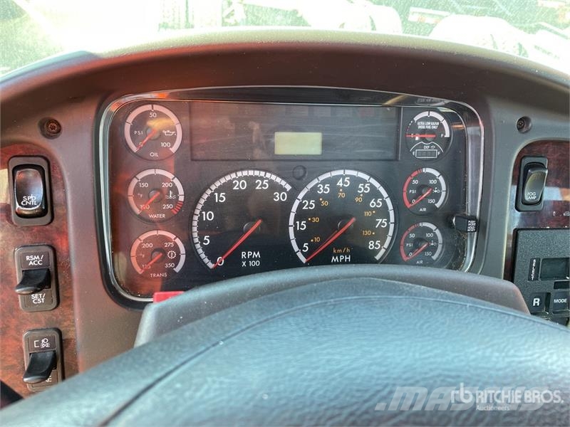 Freightliner M2 106 Cabins and interior