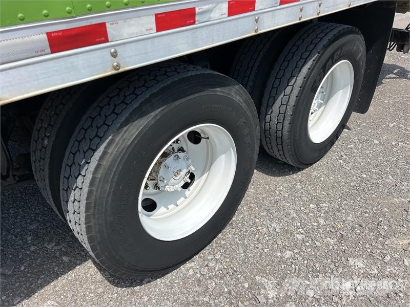 Freightliner M2 106 Furgons