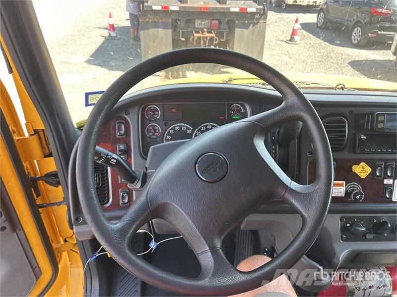 Freightliner M2 106 Sanduk kamioni