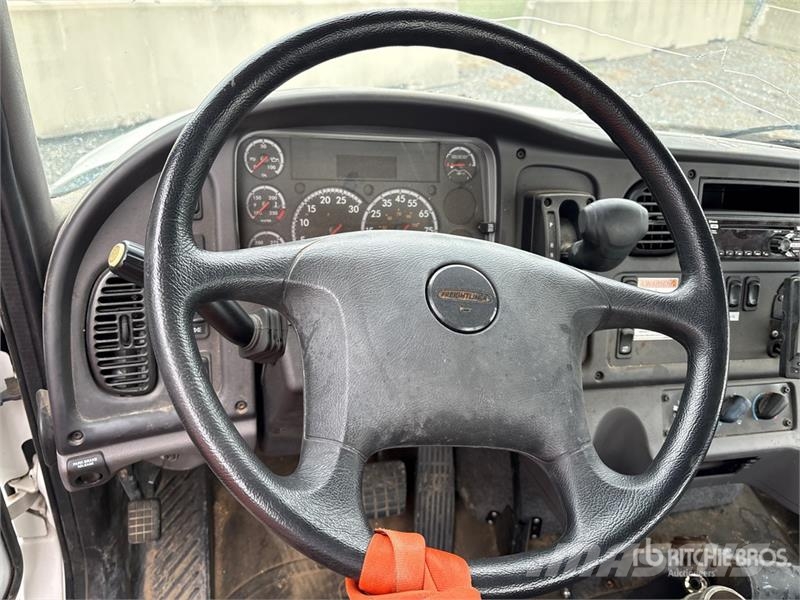 Freightliner M2 106 Cabinas