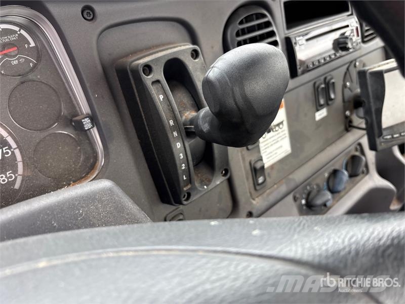Freightliner M2 106 Cabinas