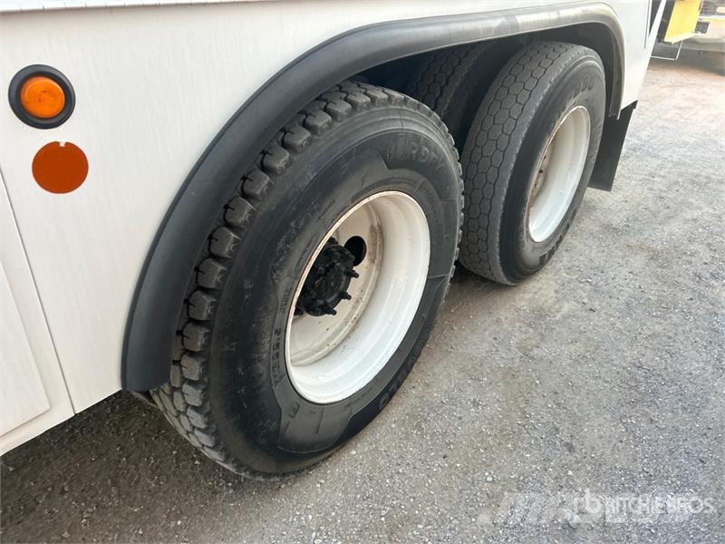 Freightliner M2 106 Pacēlāji uz automašīnas bāzes