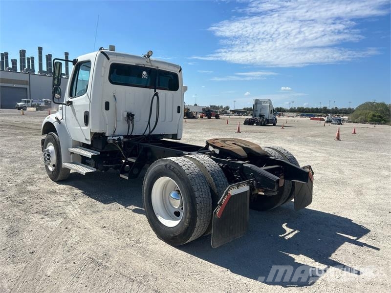 Freightliner M2 106 Nyergesvontatók