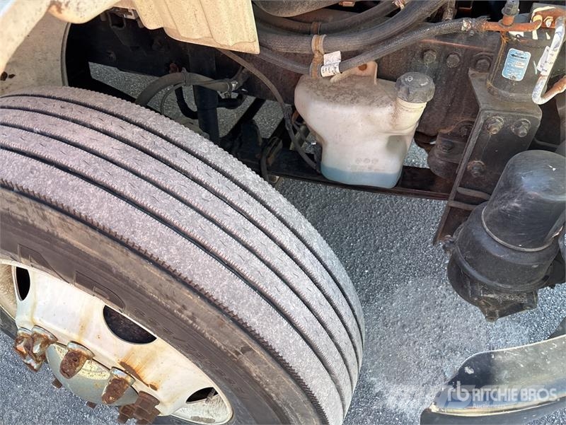 Freightliner M2 106 Furgons