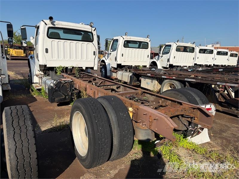 Freightliner M2 106 Camiones portacoches