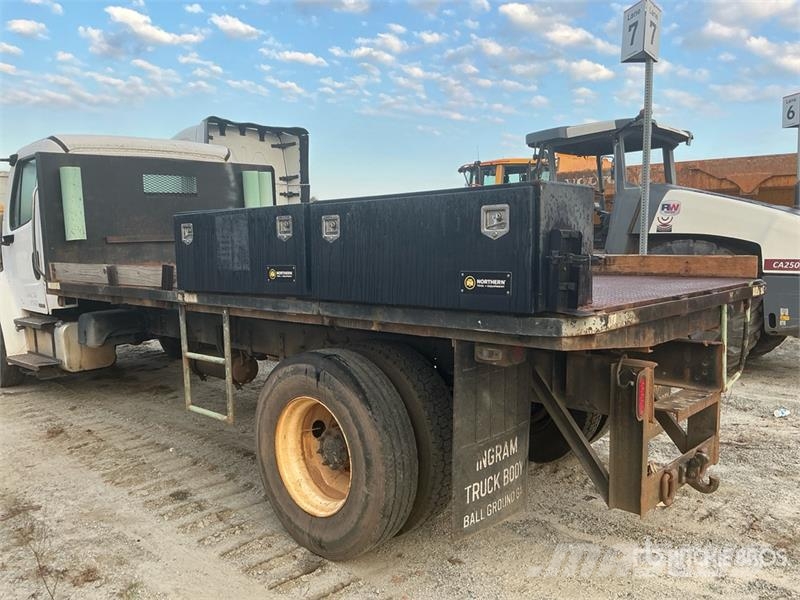 Freightliner M2 106 Flatbed / Dropside trucks