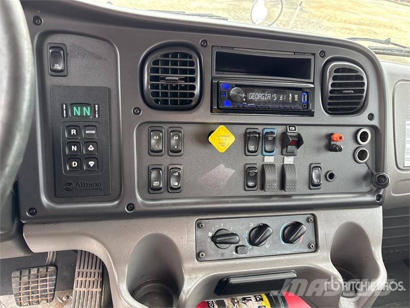 Freightliner M2 106 Autogru