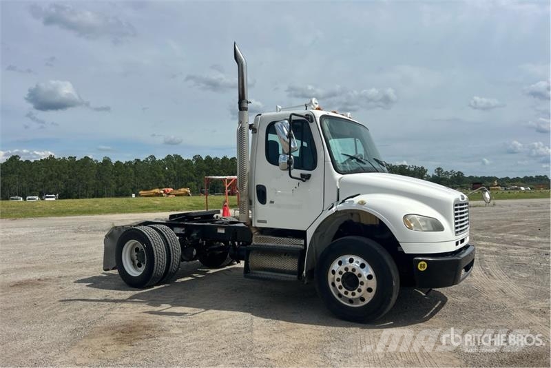 Freightliner M2 106 Sattelzugmaschinen