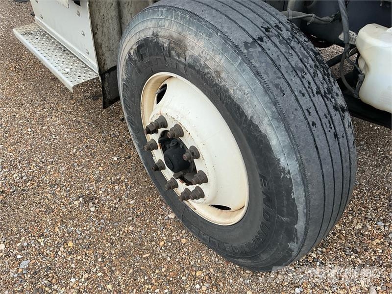Freightliner M2 106 Грузовики-Рефрижераторы