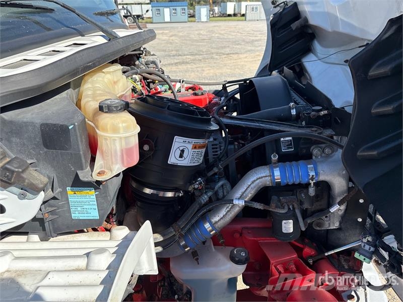Freightliner M2 106 Kabine i unutrašnjost