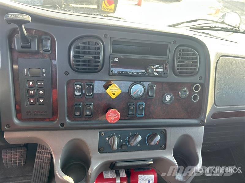 Freightliner M2 106 وحدات الجر