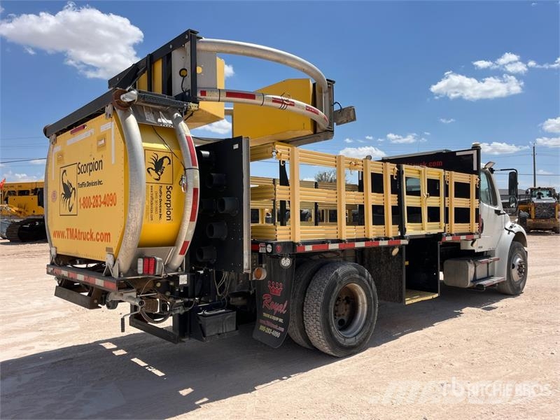 Freightliner M2 106 Komunálne / Multi-úžitkové vozidlá