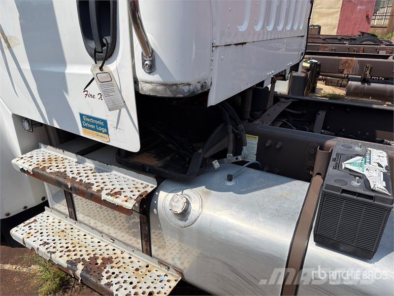 Freightliner M2 106 Autotransporteri