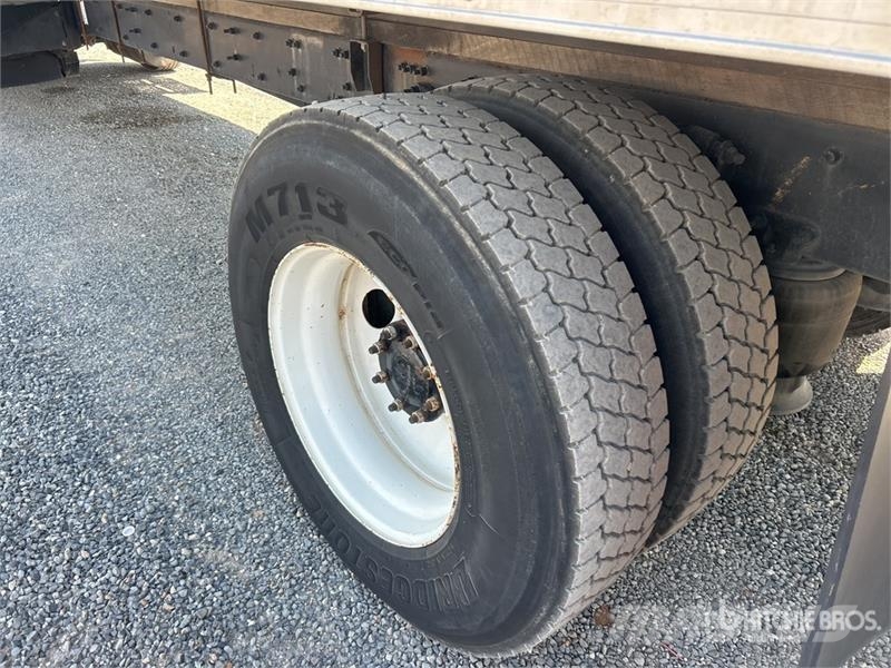 Freightliner M2 106 Sanduk kamioni